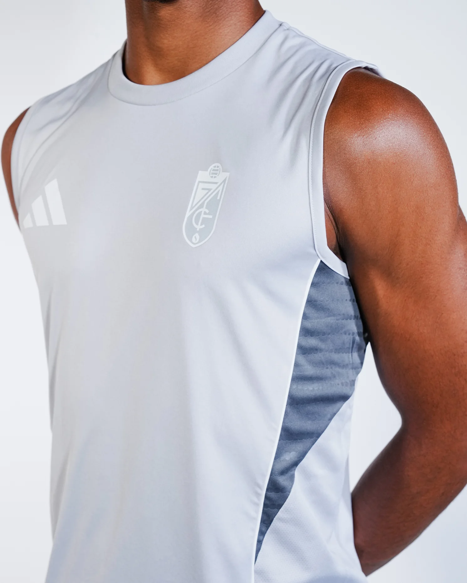 Camiseta Entreno Sin Mangas Gris Hombre adidas 25-26 - Image 4