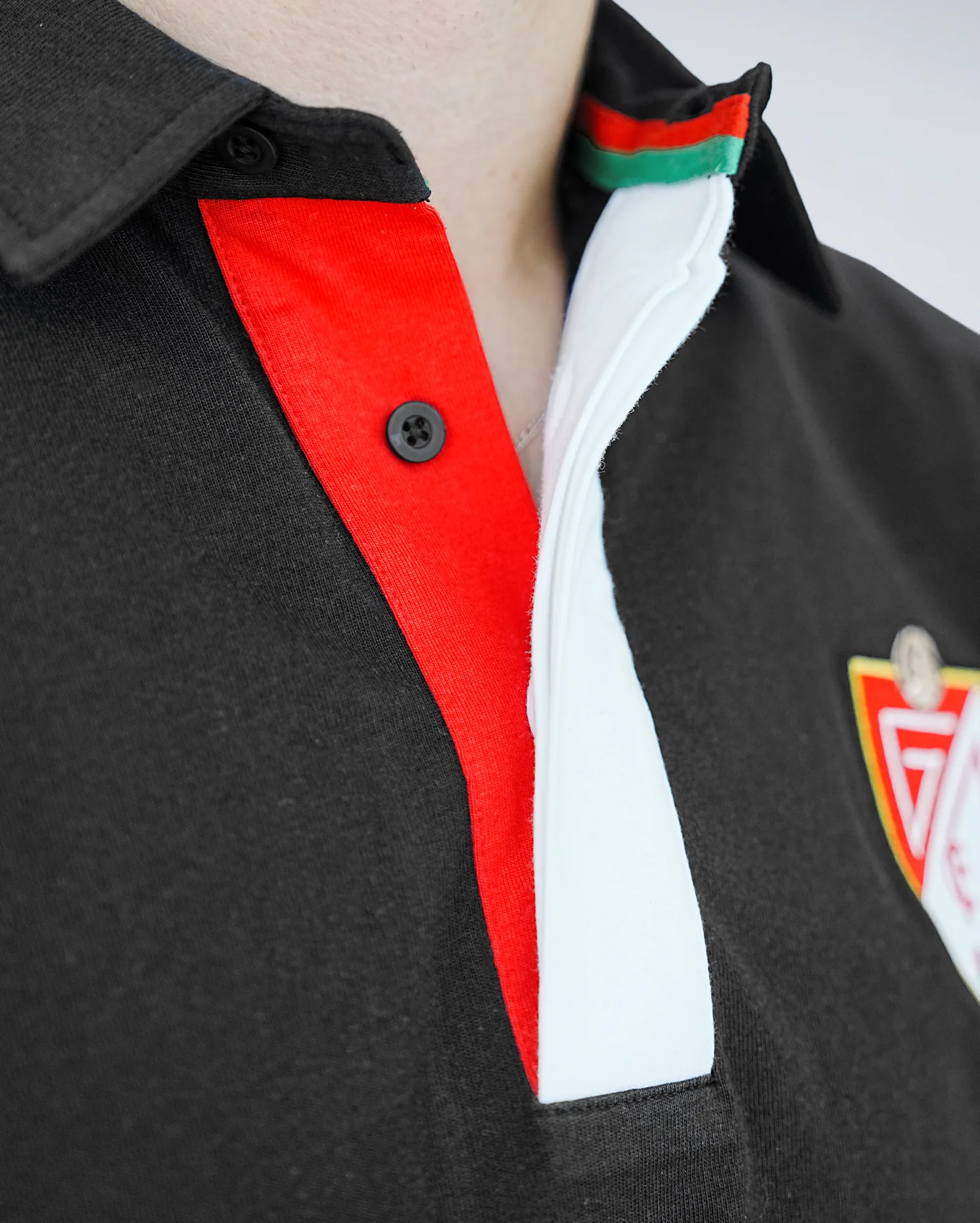 Polo Negro Izcoa Coolligan - Image 4